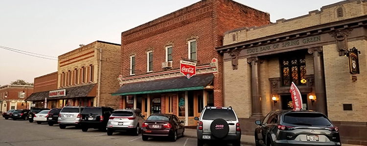 Take A Lazy Drive Through These 8 Quaint Wisconsin Towns
